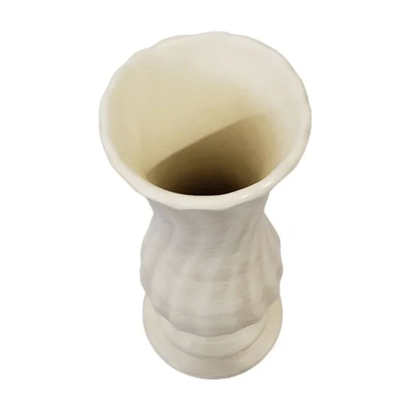 Vintage Dreams in Beige: A Celebration of Haeger’s Swirl Design Vase - Picture 3 of 4